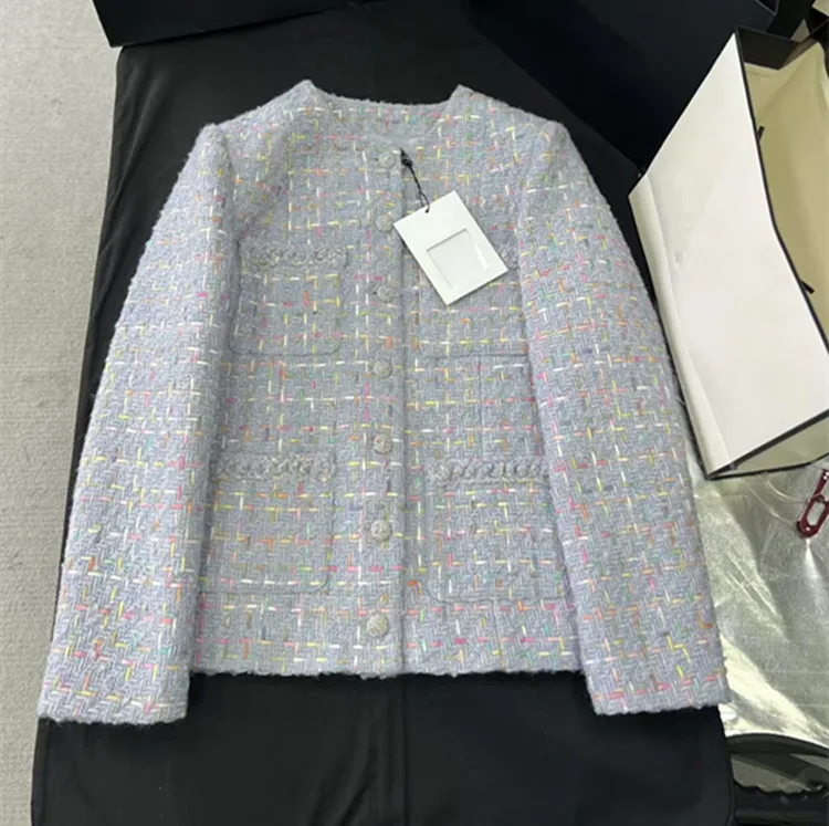 

Индивидуальный пошив: Европейская женская мода 2026, новая весенняя коллекция. Фиолетовое твидовое пальто с длинными рукавами на одной пуговице. Модный костюм.