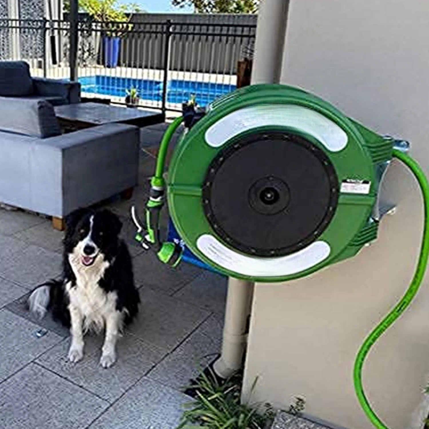 Retractable Garden Hose Reel, 60 Ft Water Hose Reel Heavy Duty Retractable Hose with Metal 180° Swivel Rotation Bracke