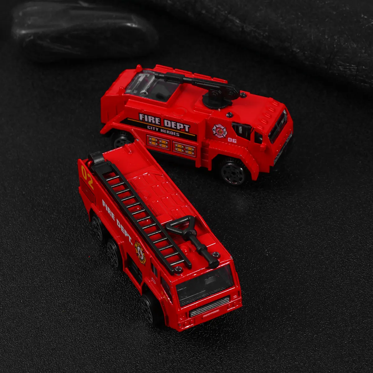 Motor de bomberos fundido a presión con Control de inercia para niños, coche de aleación extraíble, decoración de regalo para Festival, colección de juego segura, 6 uds.