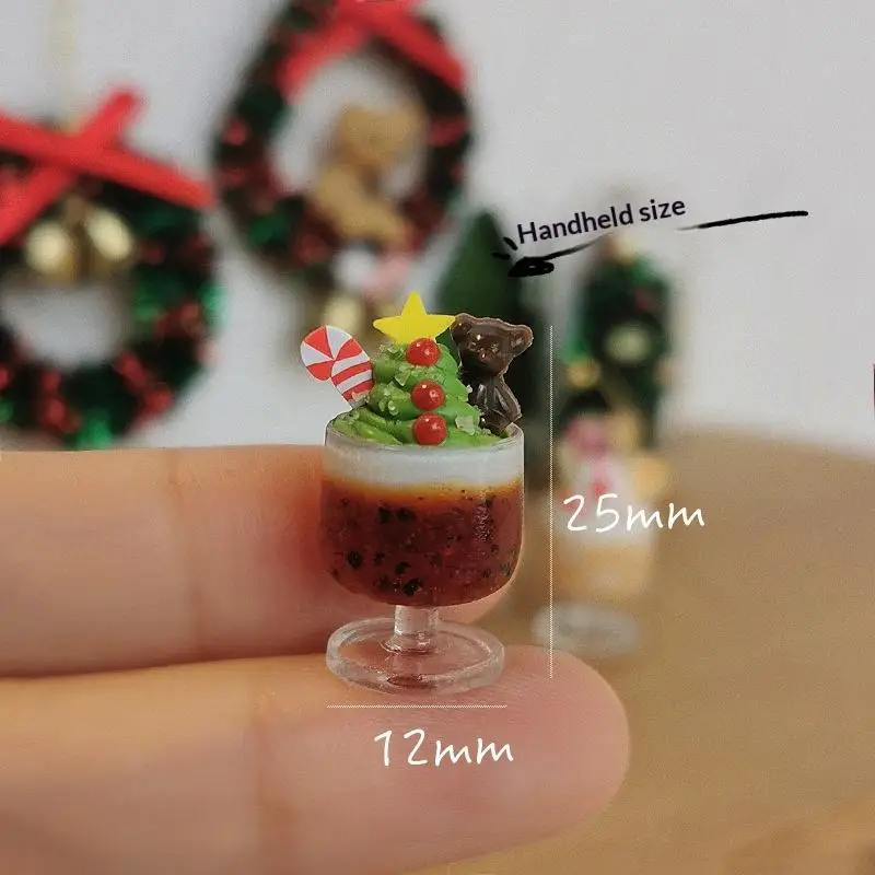 1 szt. Akcesoria dla lalek DIY, uroczy świąteczny piernikowy ludzik, miniaturowy domek dla lalek, owocowa lodówka, mini napój lodowy na Boże Narodzenie, prezent dla dzieci