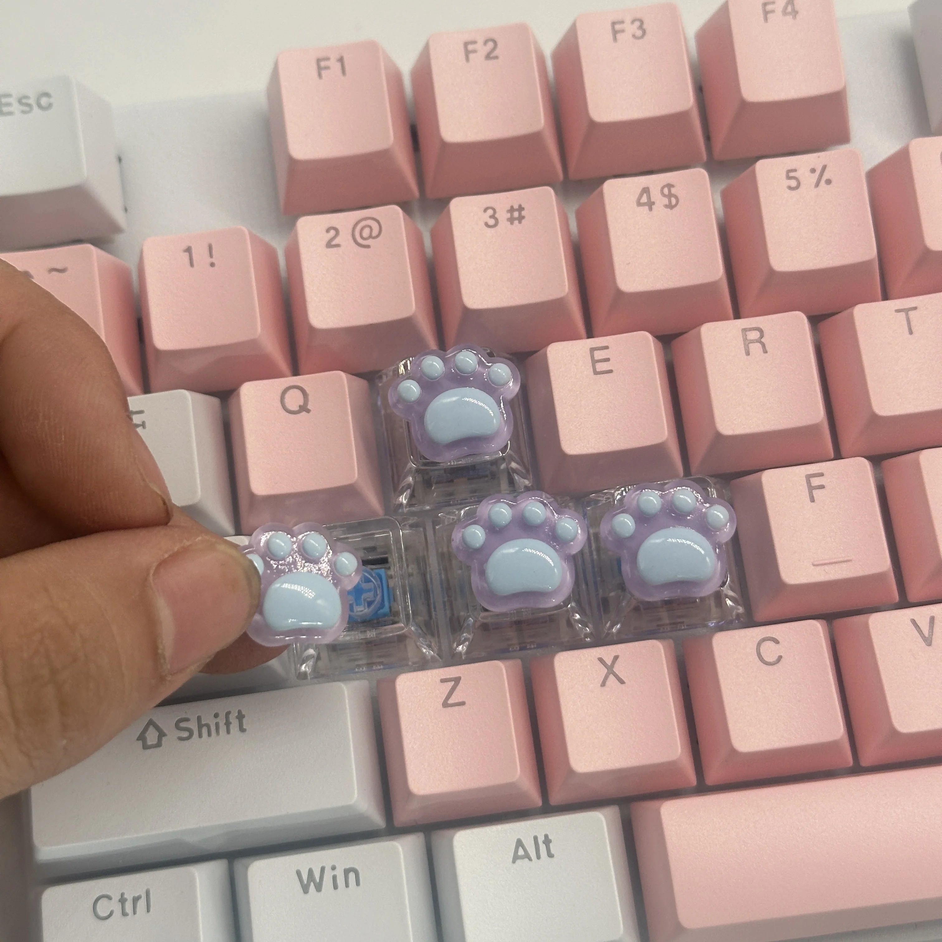 4 buah keycap kaki kucing semi transparan putih, cocok untuk keyboard mekanis sumbu silang universal permainan keycap kustom merah muda