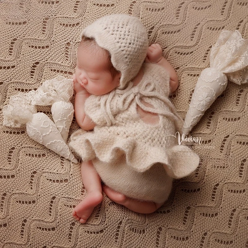 Puntelli per fotografia neonato Sfondo lavorato a maglia retrò Abito da coniglietto lavorato a maglia con set a tema cuscino in pizzo carota per servizio fotografico in studio
