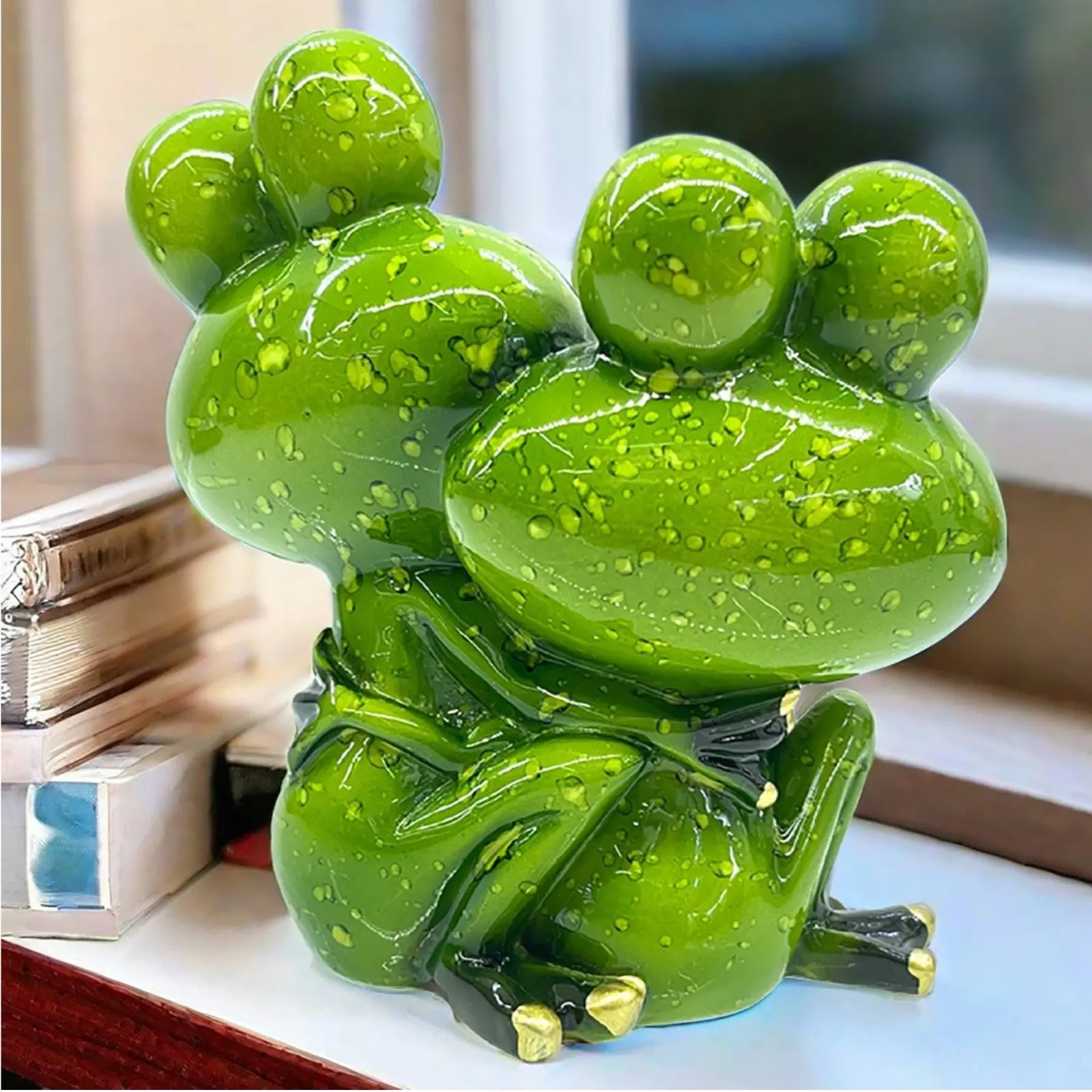

Big Gaze Frog Sculpture Creative Design Couple Frog Statue Hugging Frogs Figurine Conversation Piece Shiny Finish for Office