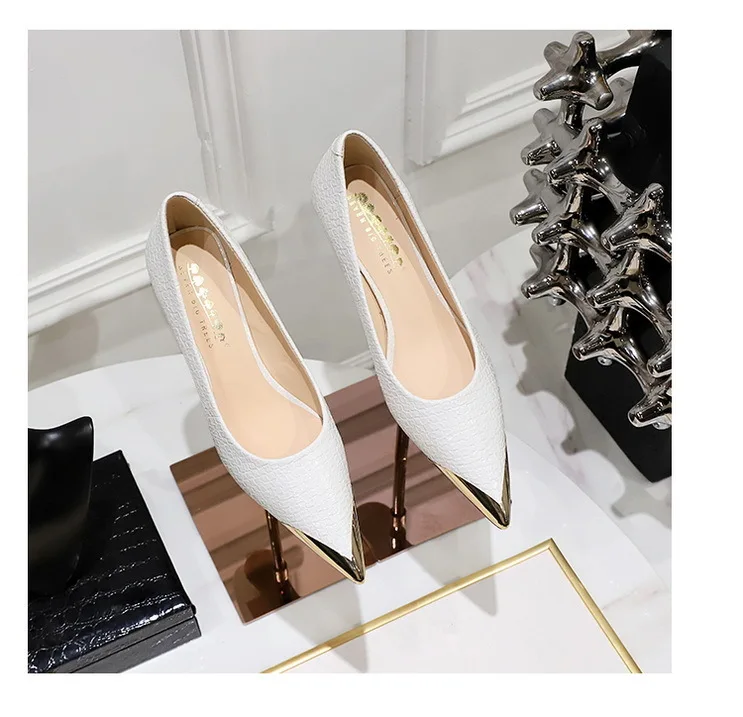 Banquet Style Women's Shoes Look With A Mid Heel And Shallow Mouth Metal Pointed Head Pattern Women Pumps Woman