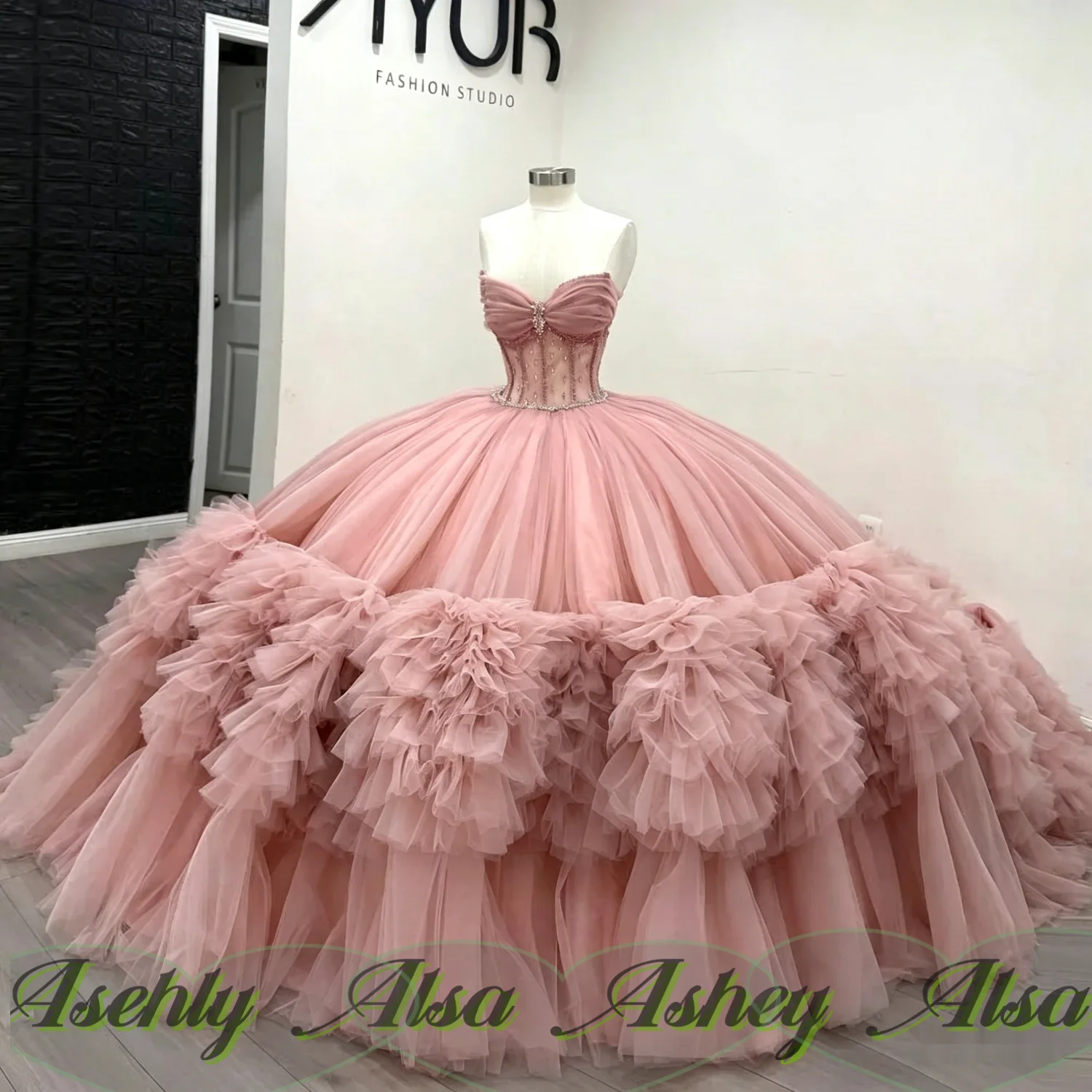 

Baby Pink Quinceanera Dresses for 15 Crystals Sweetheart Pleating Lace up vestidos de 15 quinceañera 2026 Customized