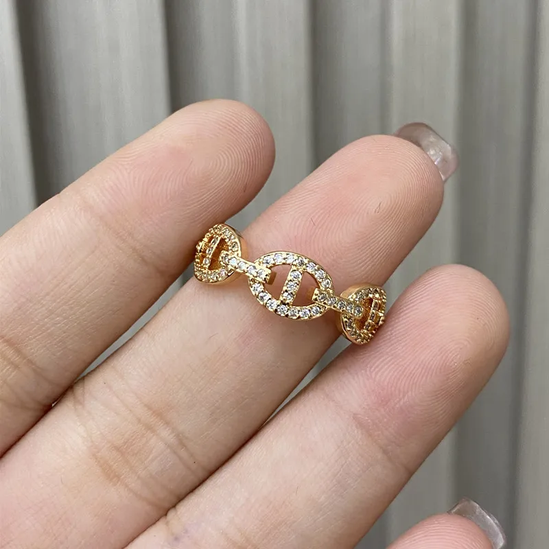 Cincin Buku Jari Lingkaran Ganda Vermillion Gilt Cincin Hidung Arsitektur Kristal Pavé Penuh |   Penumpuk Pinkie Patung Maksimalist