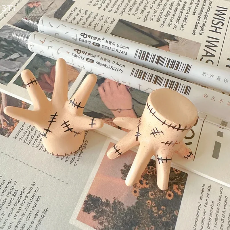 Cartoon małe dłonie obsadka do pióra śliczna figurka z żywicy Home Decor rzemiosło na biurko rzeźba dekoracja