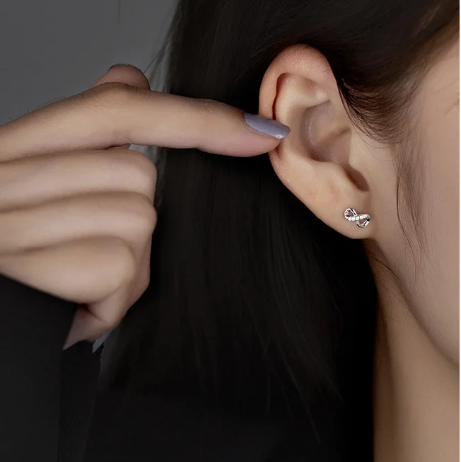 Real 925 Sterling Silver Zircon Mobius Stud Earrings para mulheres, joias personalizadas na moda, acessórios geométricos minimalistas