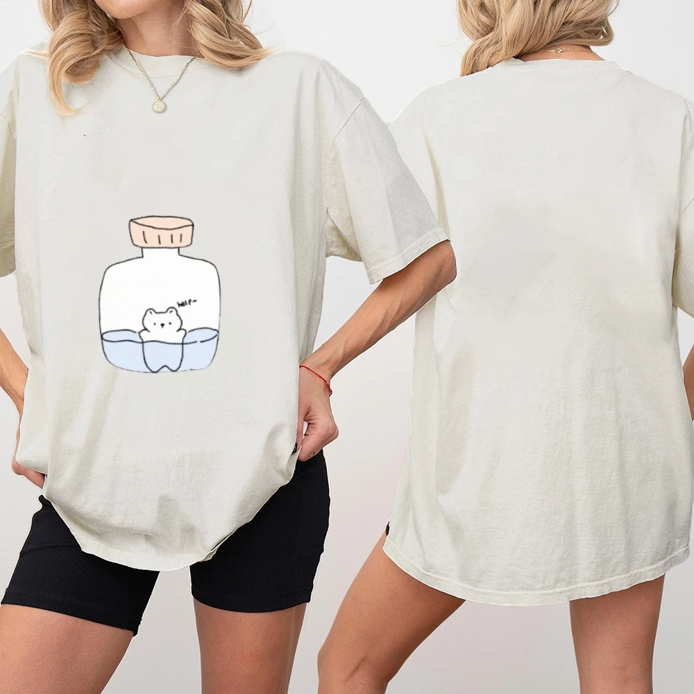Klasyczna damska koszulka z krótkim rękawem, uroczy graficzny nadruk misia w butelce, luźny krój do noszenia na co dzień, Y2K, uroczy styl, niezbędna na co dzień.