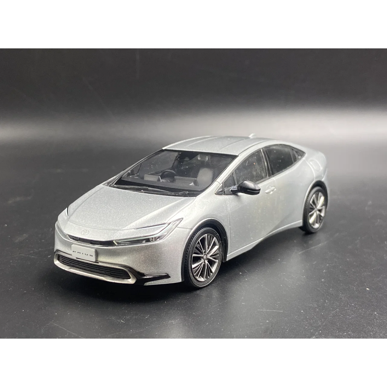 

Diecast 1:30 Scale Toyota Prius 60 Series Japanese Edition Simple Alloy Car Model Collectible Toy Gift Souvenir Display Ornament