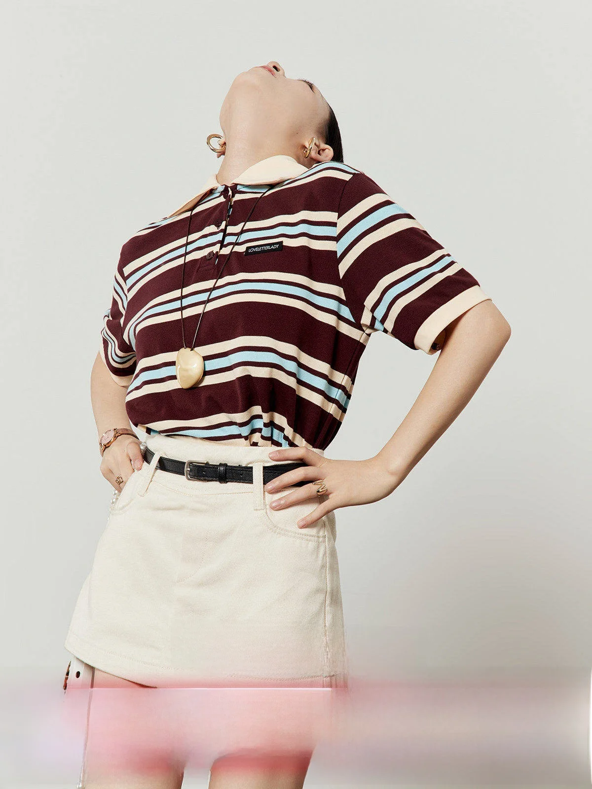 

Коричневая полосатая свободная повседневная футболка с коротким рукавом для женщин, летняя новинка от Zhou Li Wu