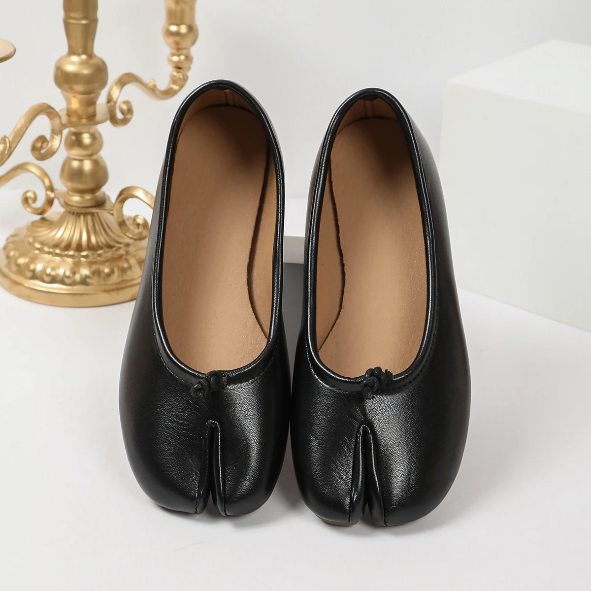 Brandneue Damen-Slipper mit geteiltem Zehenbereich, Tabi-Flats, aus weichem Leder, zum einfachen Anziehen, Ballerinas, bequem, für den Alltag, lässig, Loafer, Übergröße 43 – Detail 3