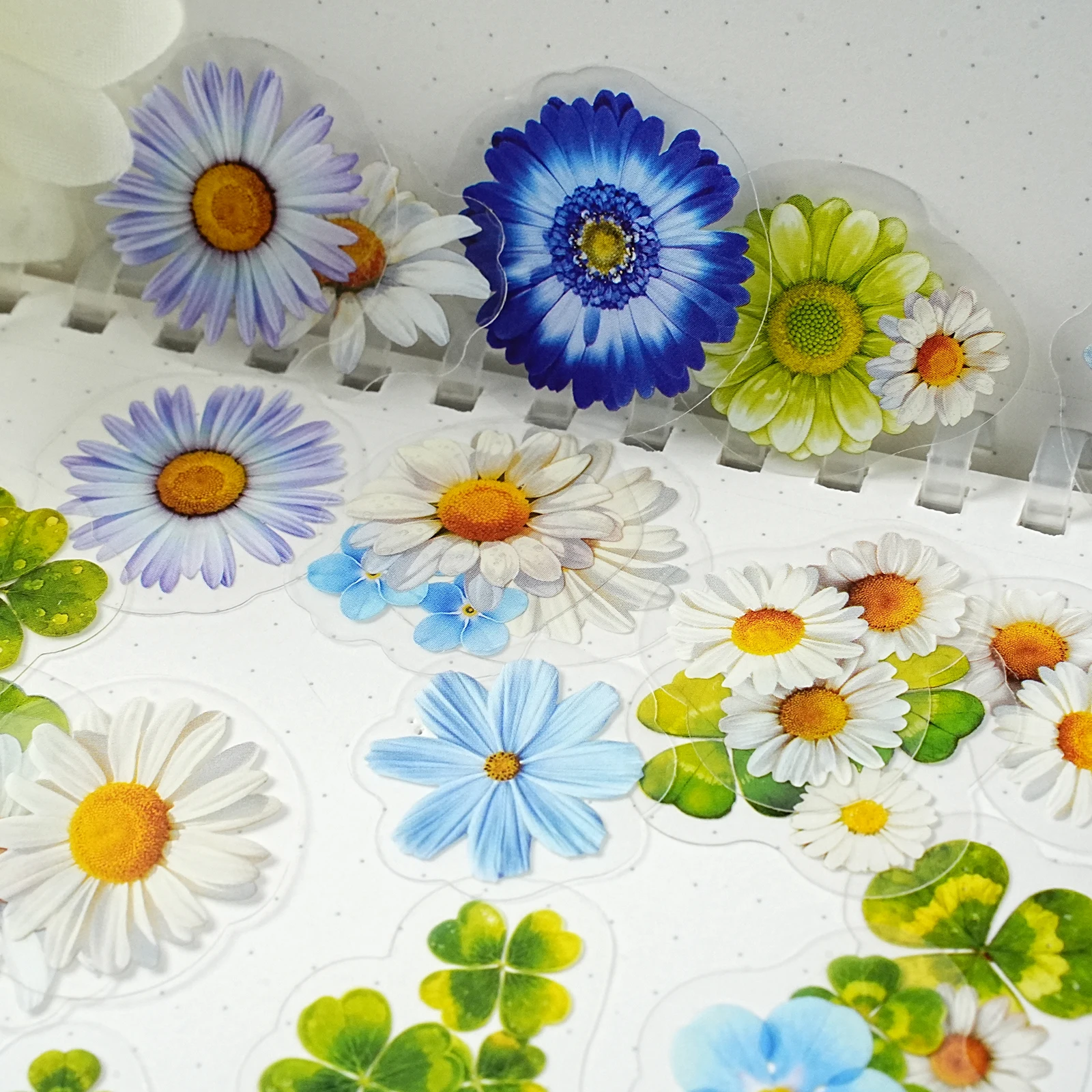 Etori Life Simbolo fortunato Acquerello fresco Margherita Trifoglio Adesivi 50 pezzi Bianco Blu Verde Schema di colori per laptop, Adesivi per telefono, Album fotografici, Decorazione della stanza, Sacchetti regalo, Materiale scolastico, Sigilli, Adesivi fortunati, Adesivi giocattolo, Regalo per gli amici