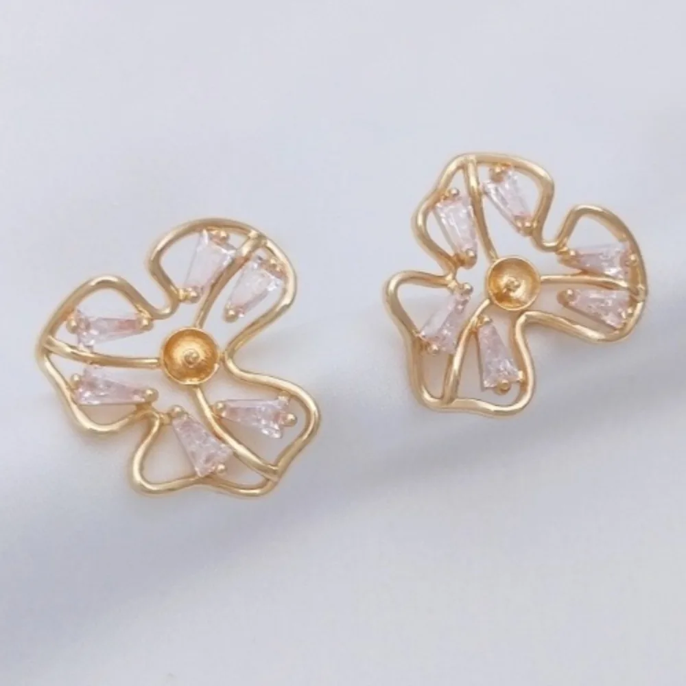 

Медные 14-каратные золотые серьги с цирконием Lucky Grass Flower, серьги-держатели для бусин с половиной отверстия, серьги ручной работы, сделай сам, липкие жемчужные серьги, аксессуары