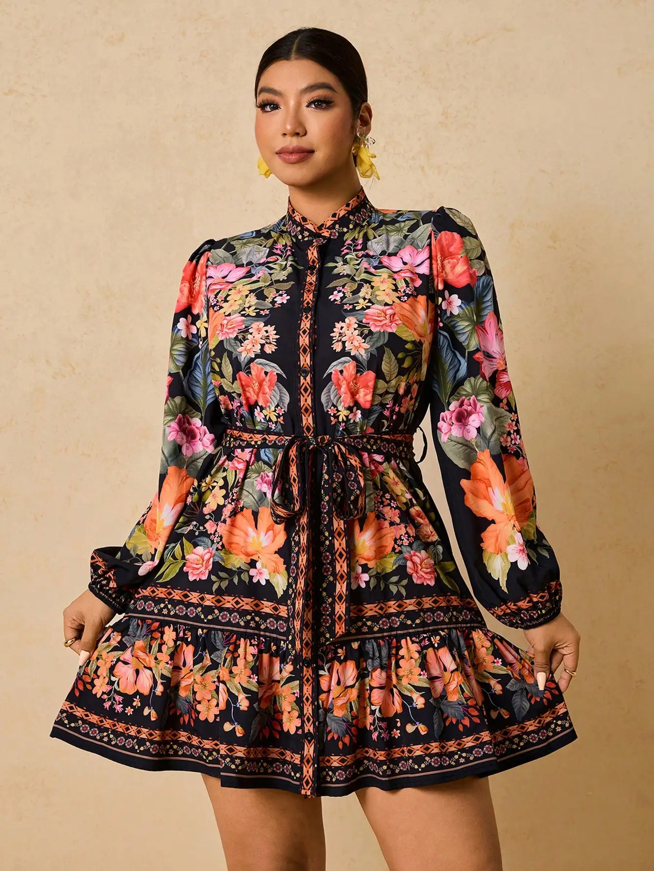 

Женское платье с цветочным принтом, открытым передом, длинными рукавами и поясом, для отдыха и отпуска