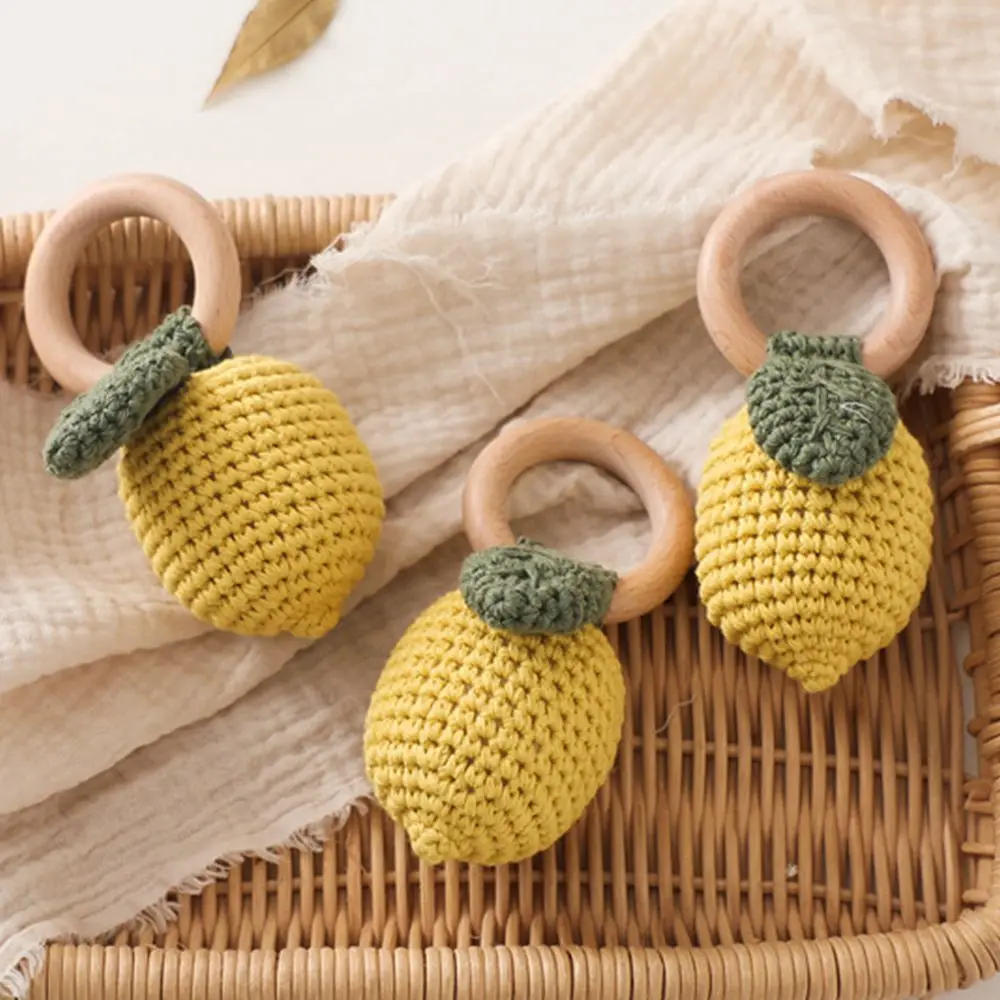 

1PC Baby Lemon Crochet Ratter Toys Wood Teether Fruit Cotton Music Rattle Baby Teether Rodent Infant Gym Mobile Rattles Toy Gift