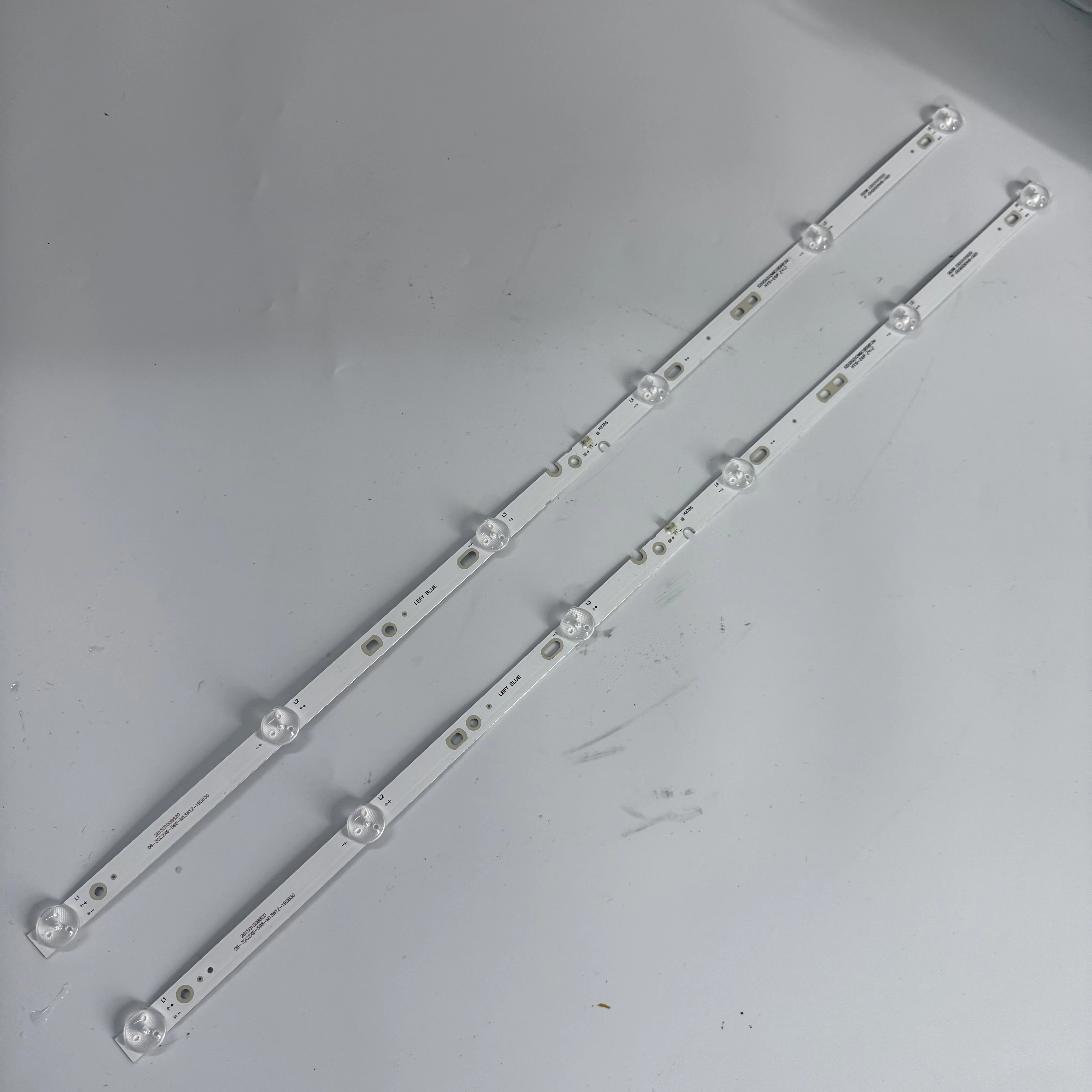 

Лента светодиодной подсветки с 6 линзами для телевизора Marca ENGEL de 32 дюйма 06-32C2X6-598-M13W12-190830 3 В YF-J5UM004KKWD-0008 HK315LEDM-JH8YH LED