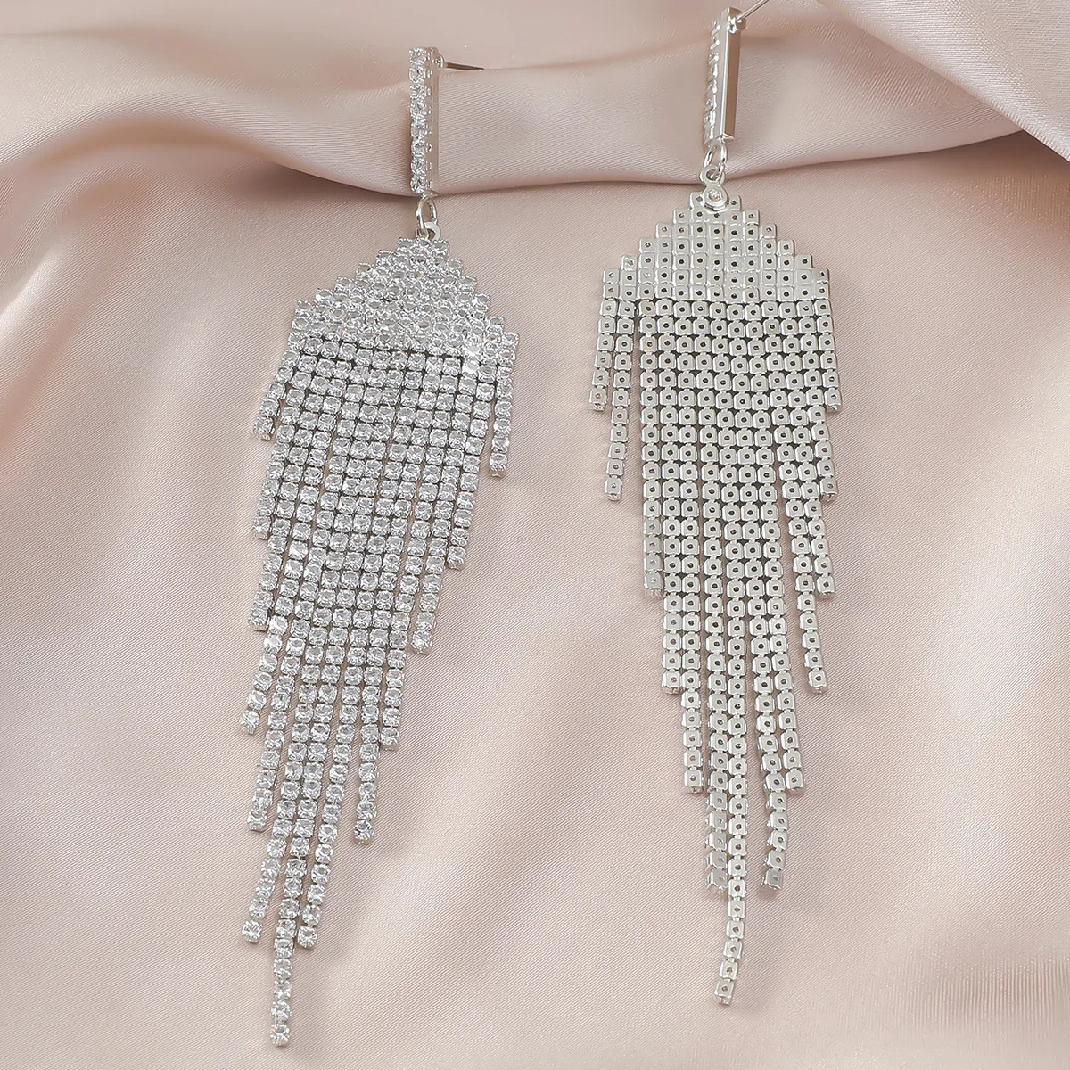 Supply temperament inlaid with diamond long fringed earrings exaggerated claw chain flash diamond long earrings versatile temper