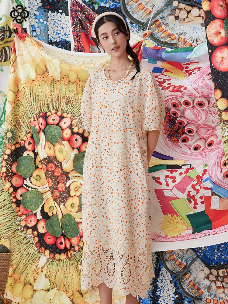 

Летнее женское платье с цветочным принтом, вышивкой, ажурными элементами, длинными рукавами-фонариками, оранжевое, с художественным цветочным узором, круглым вырезом