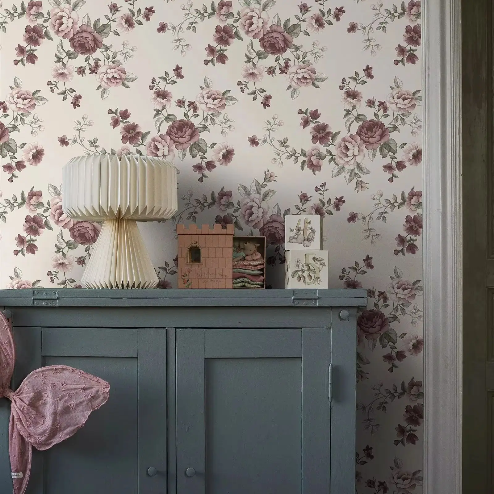 Vintage Floral Wallpaper Peel and Stick,Elegant Small Blooms Wall Mural For Room Decoration, Self-adhesive Or Traditional Papers