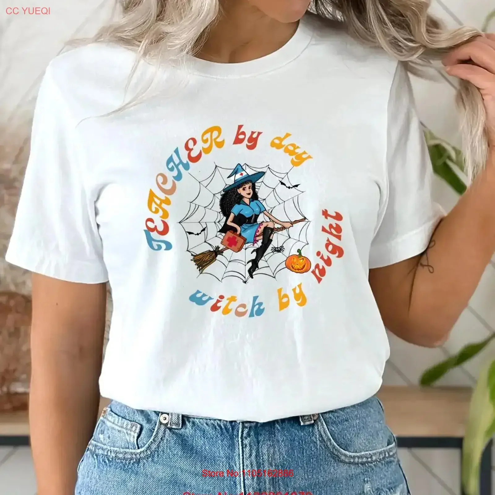 تي شيرت Halloween Teacher by Day Witch Night تي شيرت عتيق مغسول للارتداء اليومي أنيق قليلاً للجنسين متعدد الاستخدامات #1