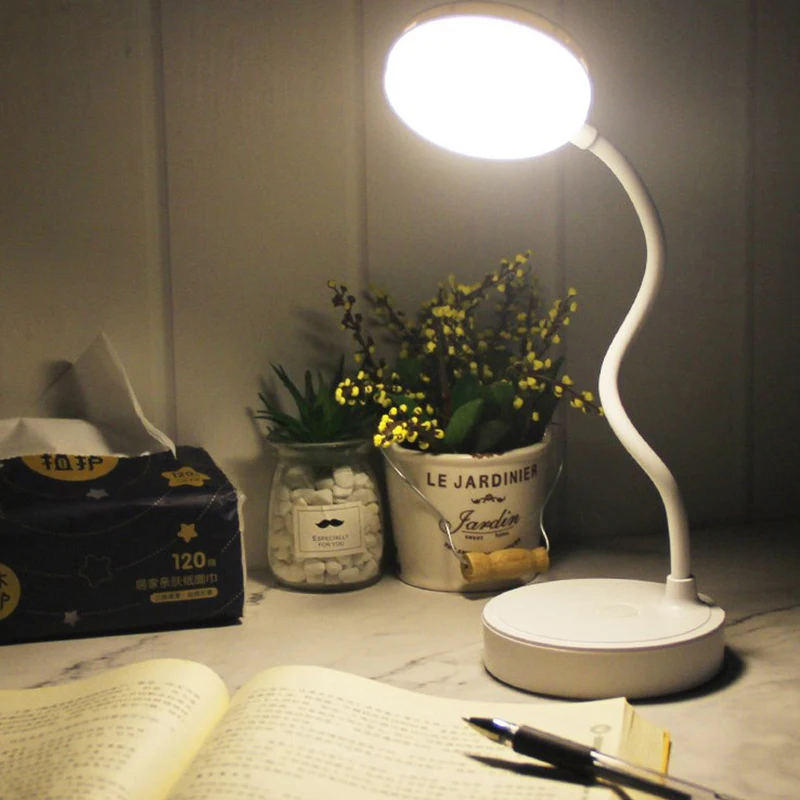 LED แบบพกพาโคมไฟตั้งโต๊ะหรี่แสงได้ปลั๊ก USB แบตเตอรี่ขับเคลื่อนโคมไฟตั้งโต๊ะห้องนอนอ่านหนังสือไฟกลางคืนป้องกันดวงตา LED โคมไฟข้างเตียง