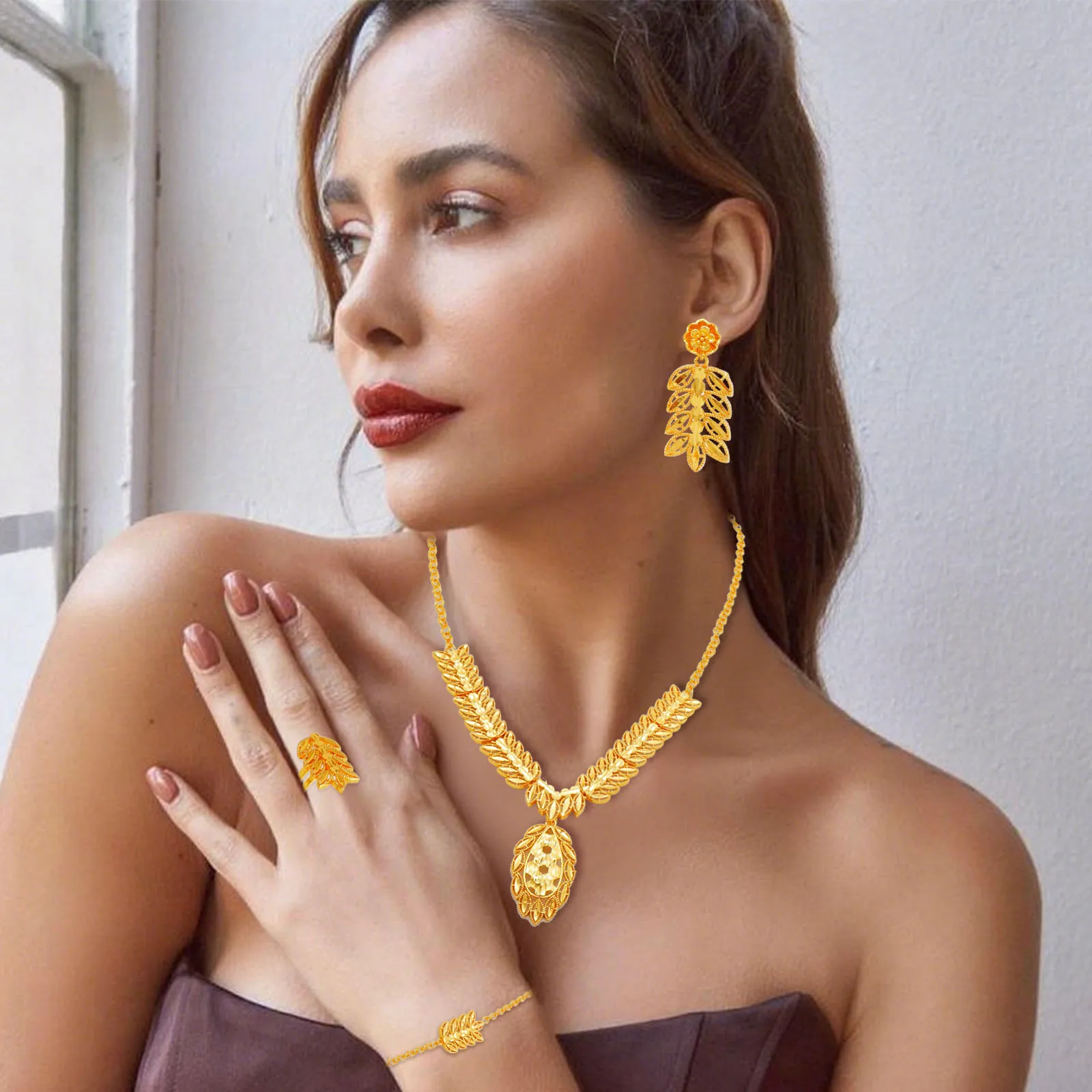 

Luxury Dubai Gold Plated Jewelry Set with Non Fading High Quality Necklace Set for Women's Wedding Accessories