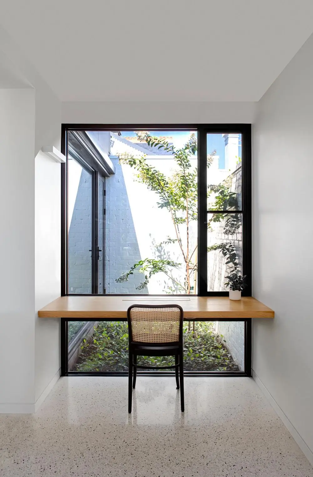 Hurricane Proof Impact Aluminium Frame Swing Windows Energy Saving Double Glazed Awning Casement Window with Mosquito Net