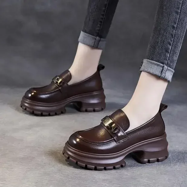 

Женские лоферы из натуральной коровьей кожи 6 см, осень 2023, новый дизайн, туфли-лодочки с круглым носком, металлические туфли на толстом высоком каблуке на массивной платформе