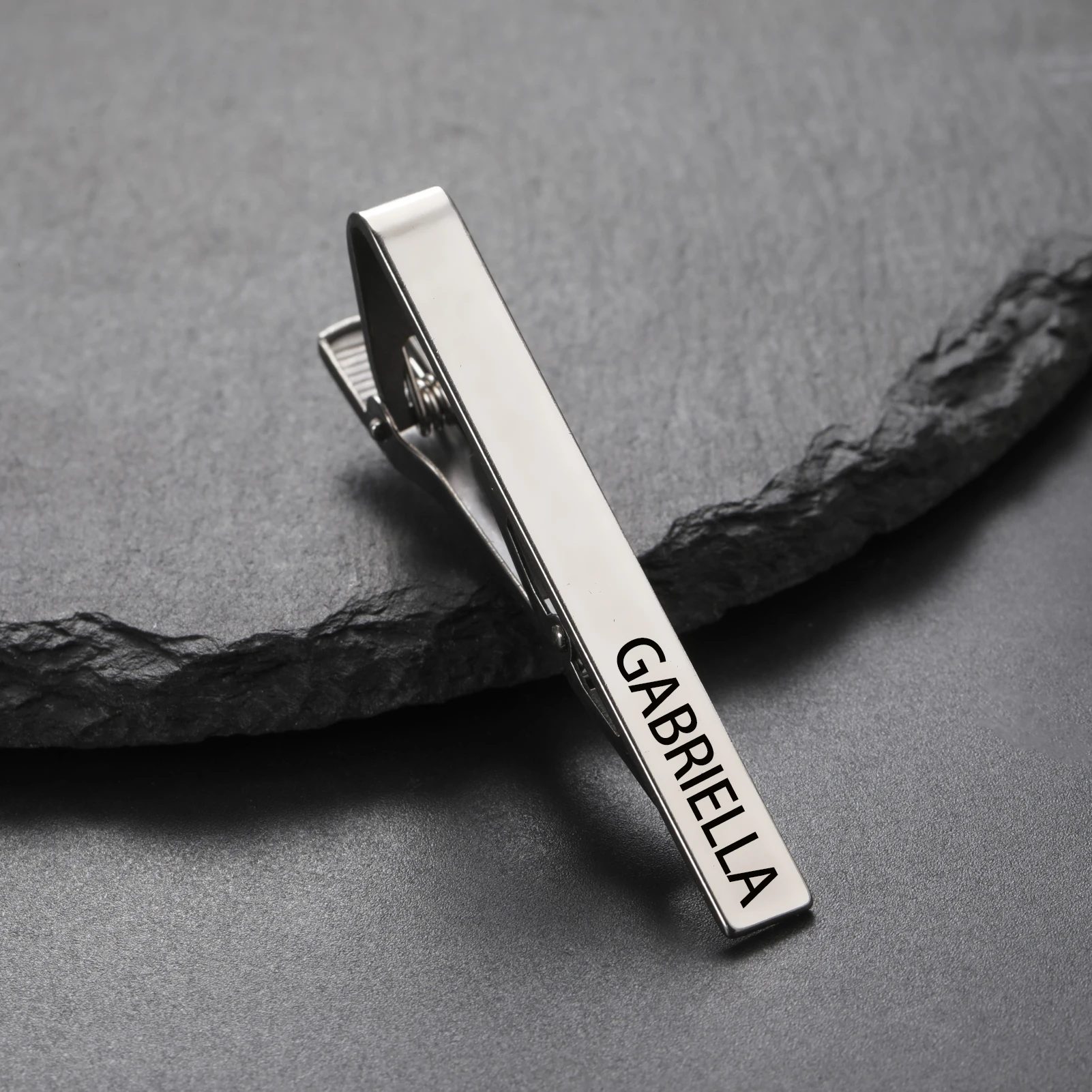 COOLTIME Benutzerdefinierte Brief Krawattenklammer für Männer Edelstahl Trend personalisierte gravierte Namen Krawattenklammer Schmuck Bussness Geschenk – Detail 5
