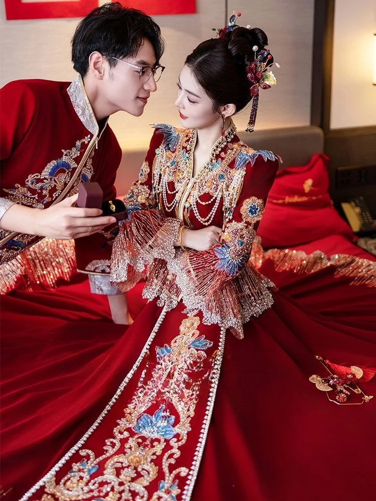 

New velvet Chinese-style wedding dress with a phoenix crown and red for small figure