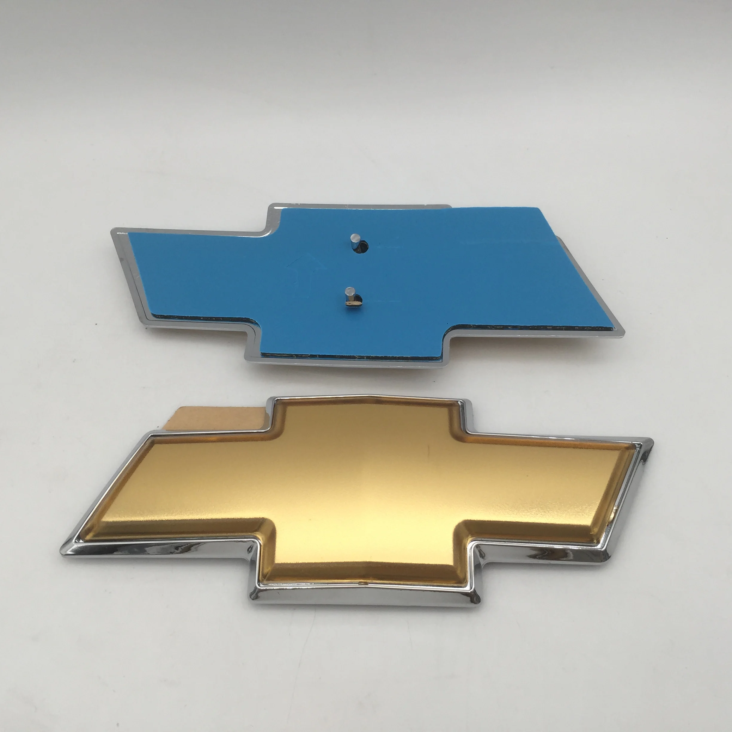 1 قطعة لشروليه 08-10 كابتيفا سبارك أبيكا سيارة الجبهة مصبغة رئيس هود بونيه شعار الخلفية الذيل الوفير الجذع ملصق شارة