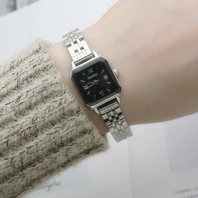 العلامة التجارية الفاخرة أزياء المرأة ساحة ساعات كوارتز السيدات سوار فولاذي غير قابل للصدأ ساعة اليد الكلاسيكية الفضة فام Relogio Feminino