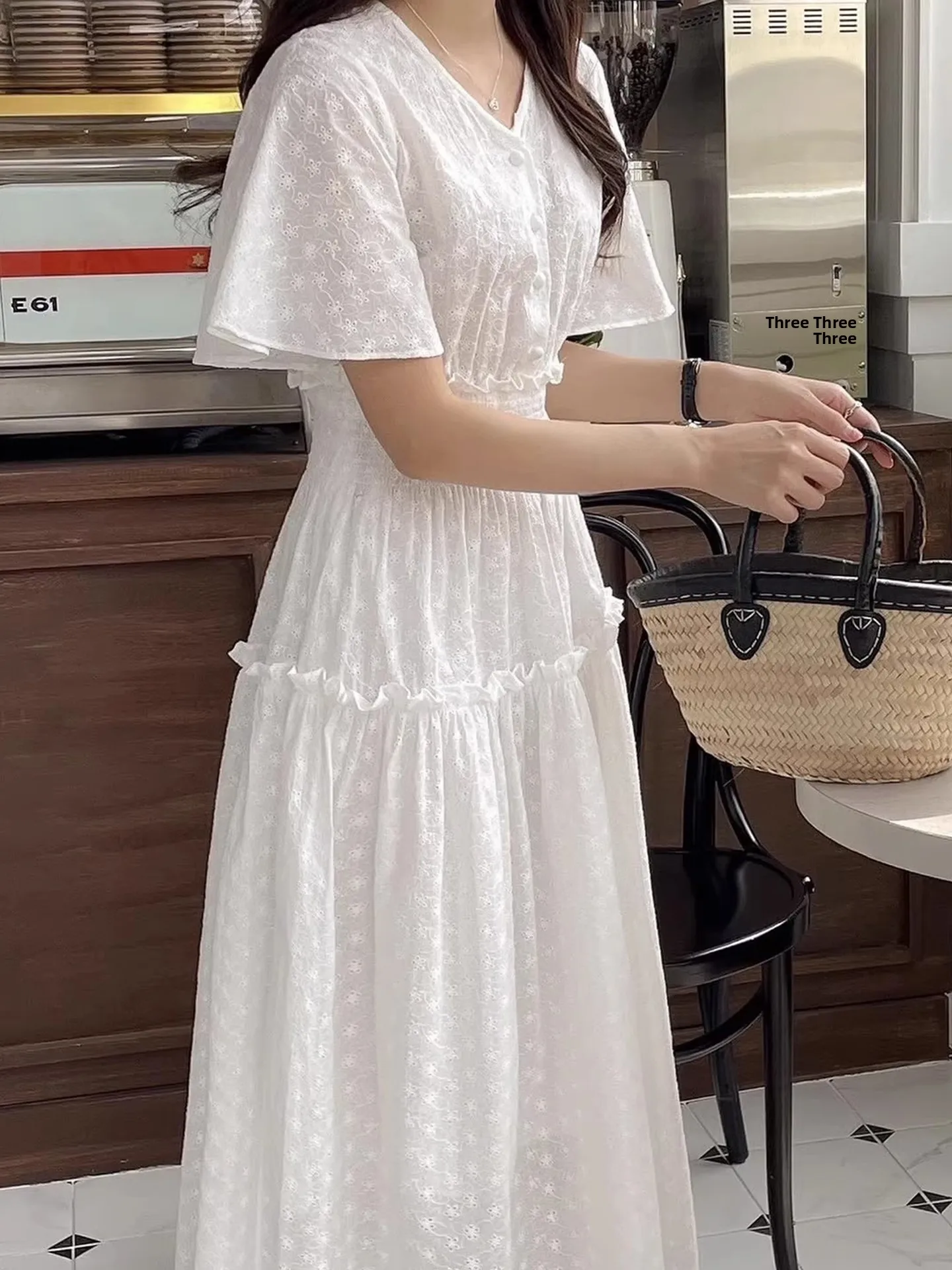 

Нежное вышитое платье с вырезами на талии, V-образным вырезом и короткими рукавами, в стиле феи, для женщин, летнее, повседневное, корейская версия, из полиэстера.