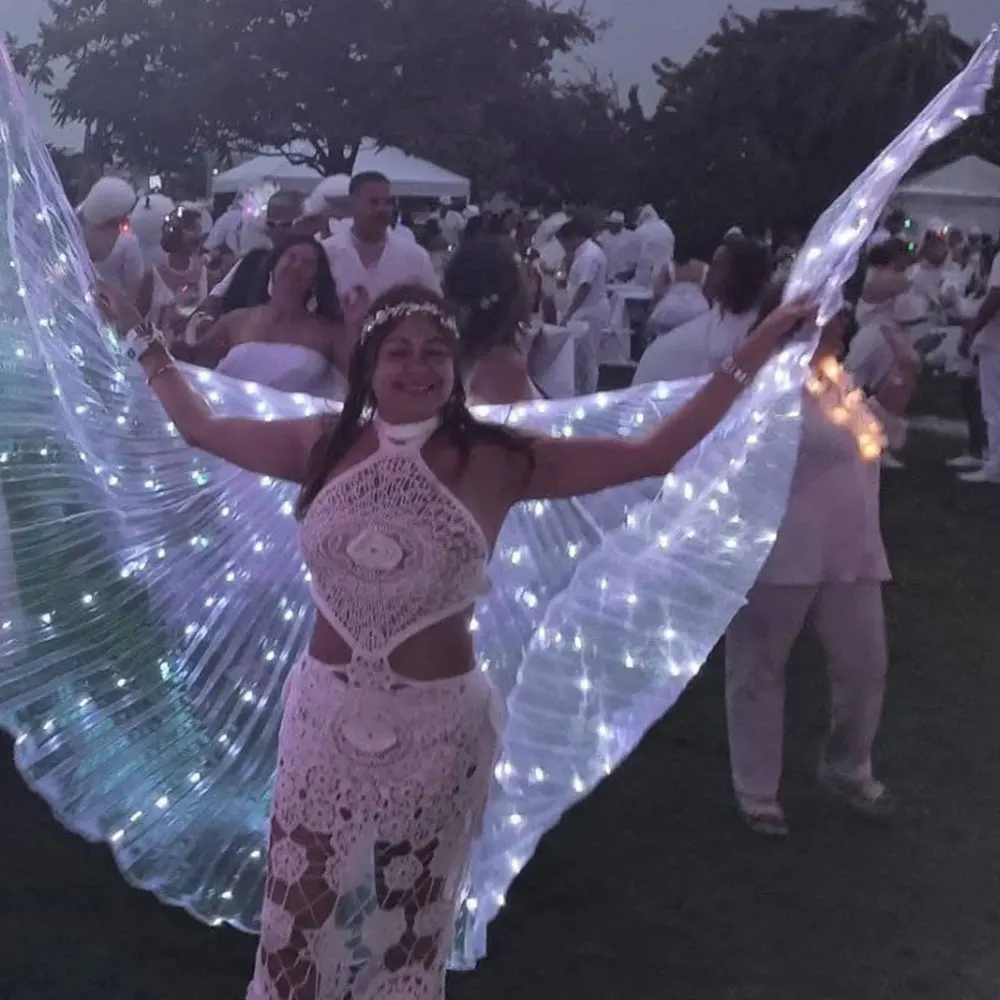 أجنحة رقص بيضاء نقية، دعائم لافتة للنظر للحفلات