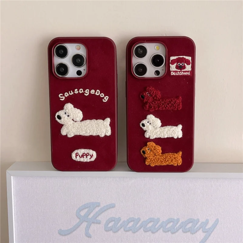 

Embroidered Dachshund Dog Phone Case for Apple17/16/15PROCartoon Bracelet CaseiPhone14/13Protection