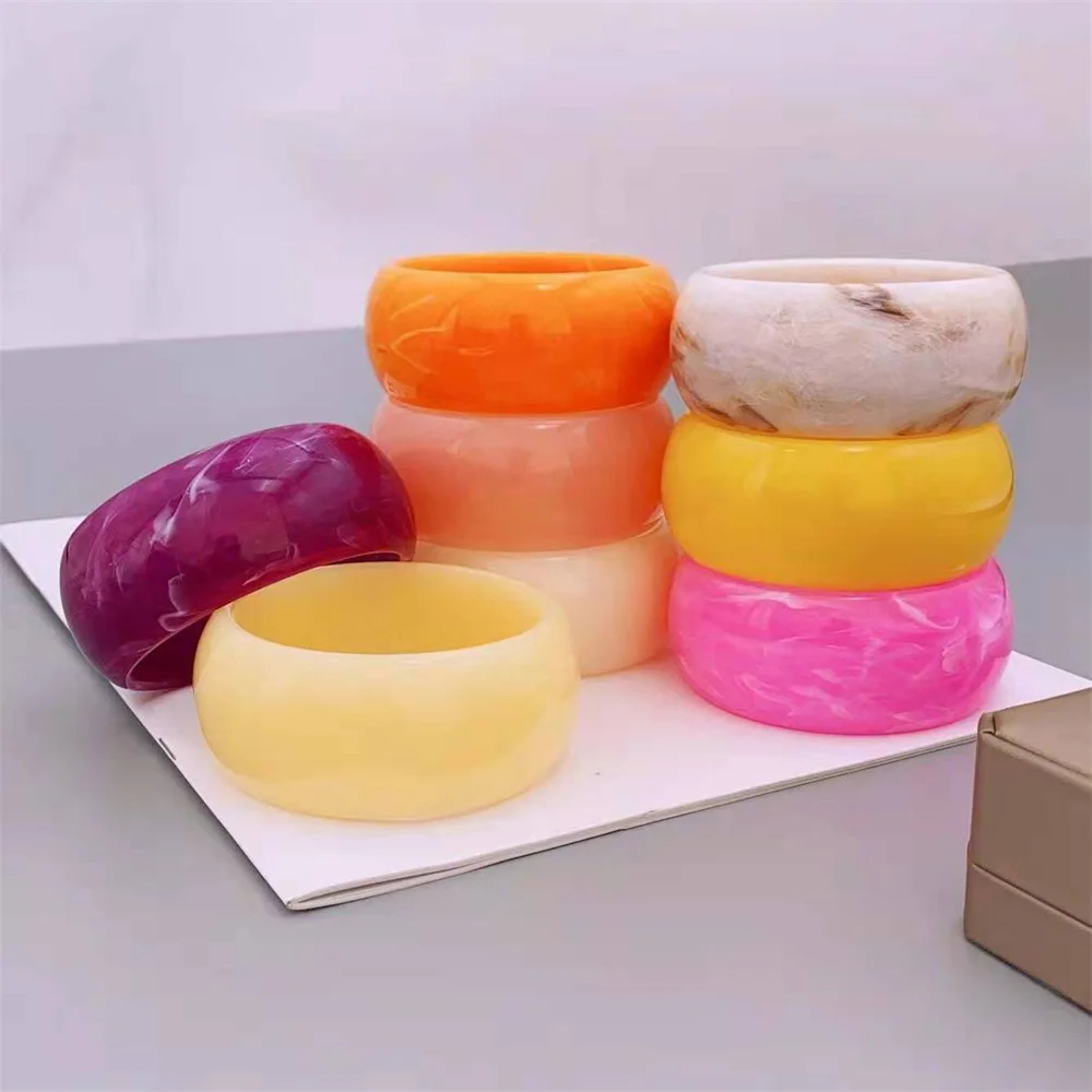 Exaggerated Jelly Colored Dynamic Acrylic 34MM Wide Face Bracelet Made of Environmentally Friendly Resin Circular Bangle
