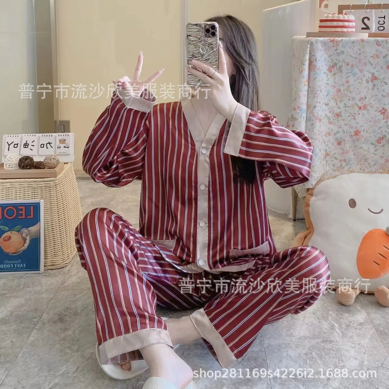 Autumn New Ladies Ice Silk Pajamas Ms. Long-sleeved Pants V-neck Cardigan Simulation Silk Loose Lapel Ms. Homewear Pajama Set