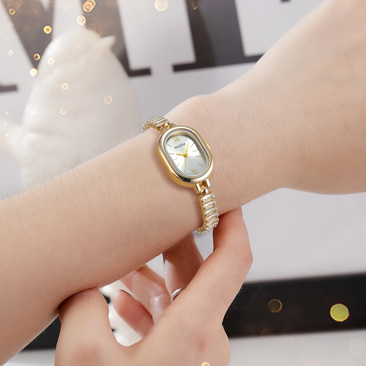 

Women's Artistic and Versatile Fashion Quartz Movement Watch