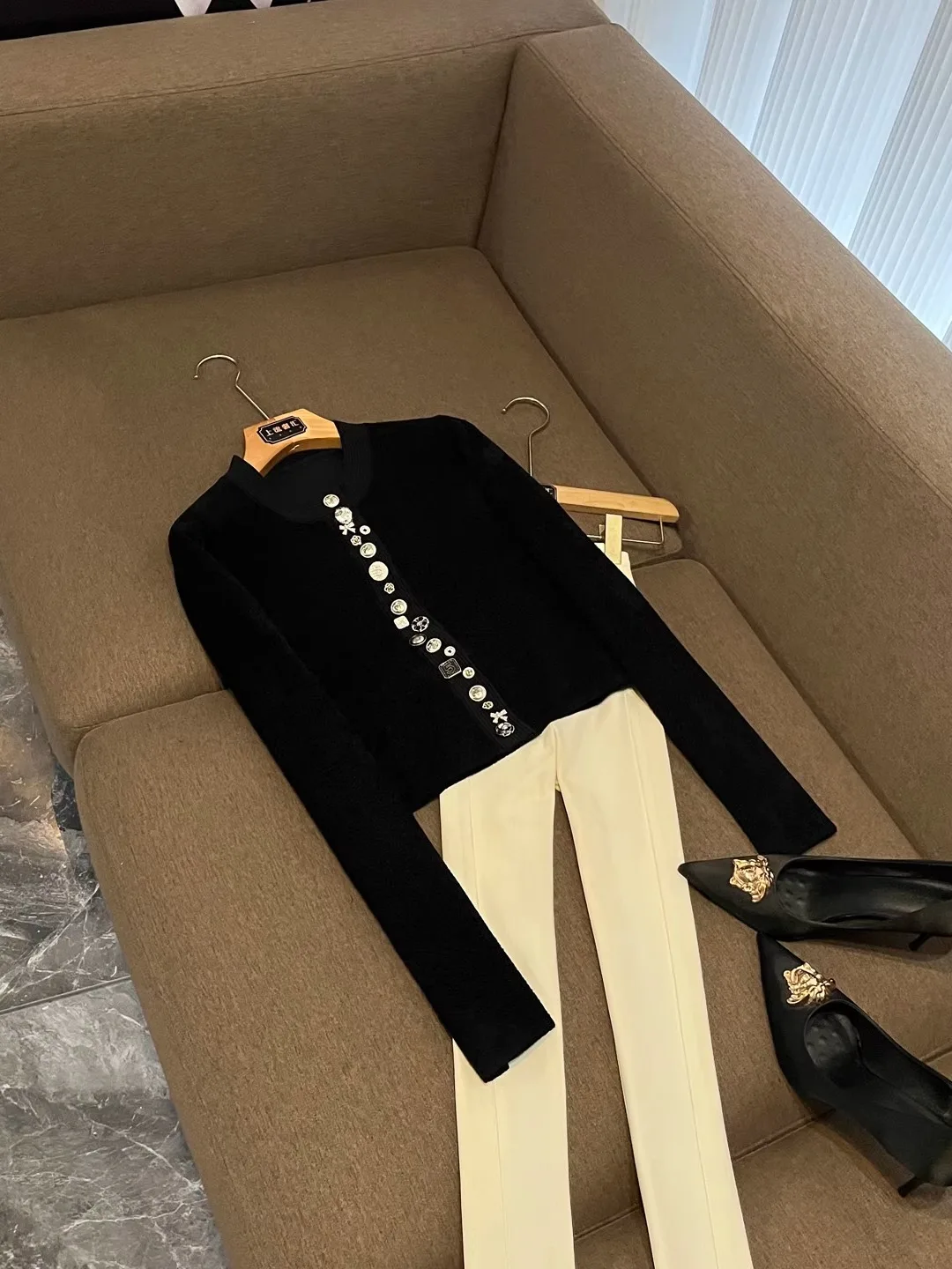 

Fall 2025 Knitted ort round Ne Button up Cardigan Heavy Embroidery Slim Fit Luxury Sle Women's Office Wear FX253