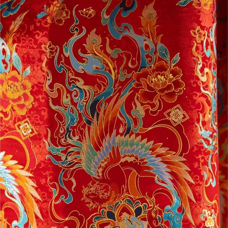 

The fabric of Hanfu dress which imitates mother-of-pearl inlay and makeup patterns is made gold-faced