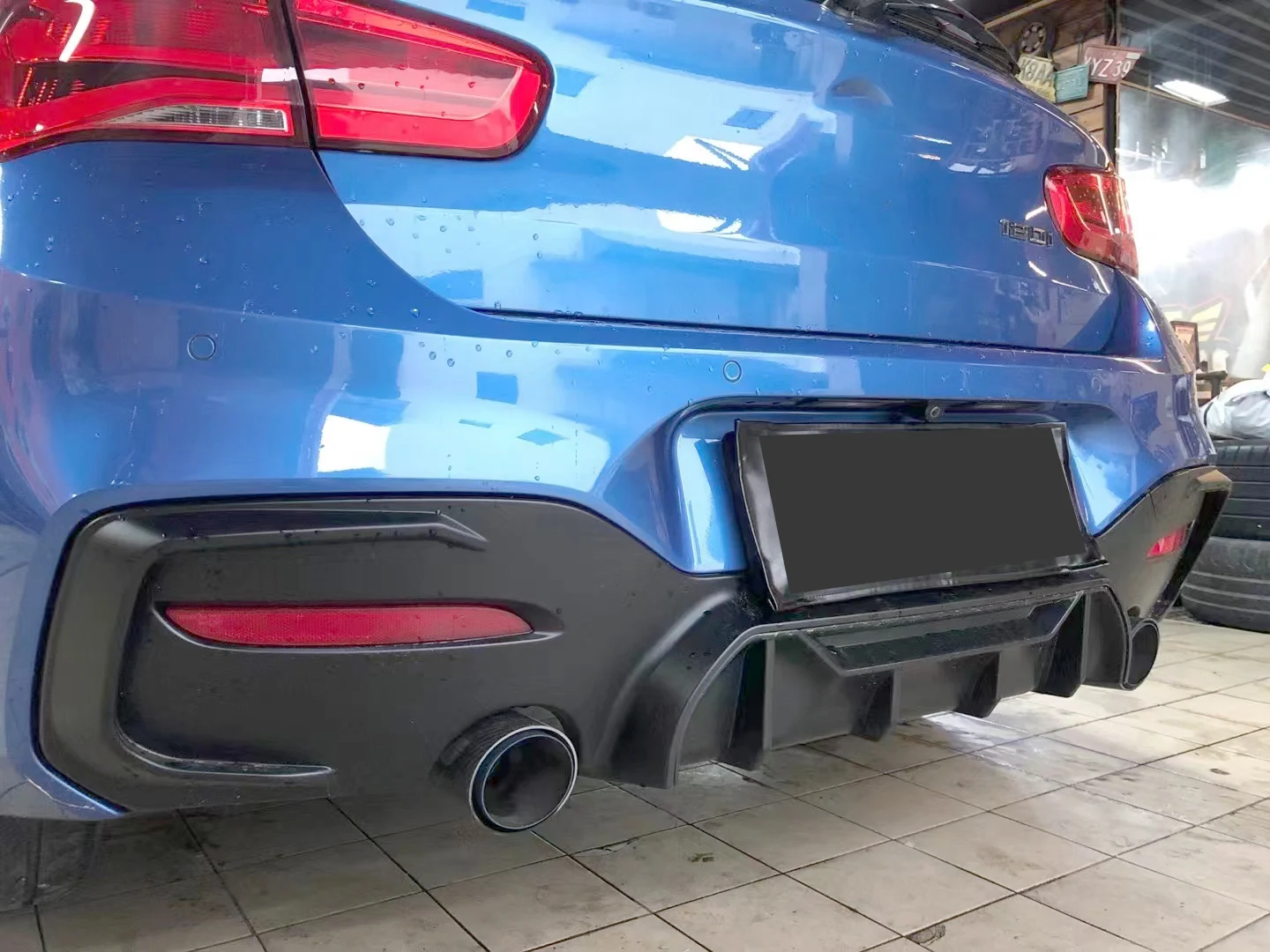 For 2015 to 2018 BMW 116i 118i 120i M135 M140 M-sport LCI F20 Modified M2C Style Rear Diffuser Matte Black Racing Rear Lip