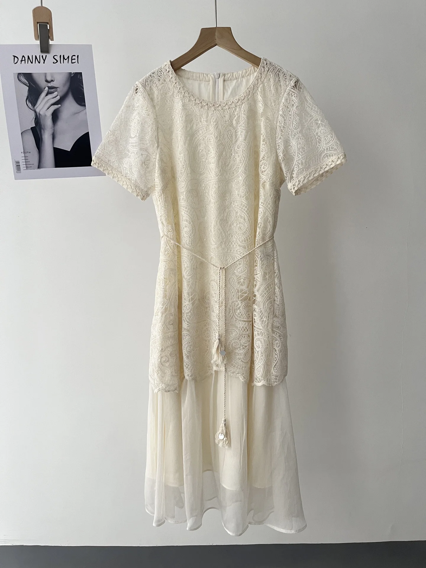 Elegancka sukienka damska letnia z koronką w stylu francuskim, imitacja dwuczęściowej, podkreślająca talię, 51c-1082