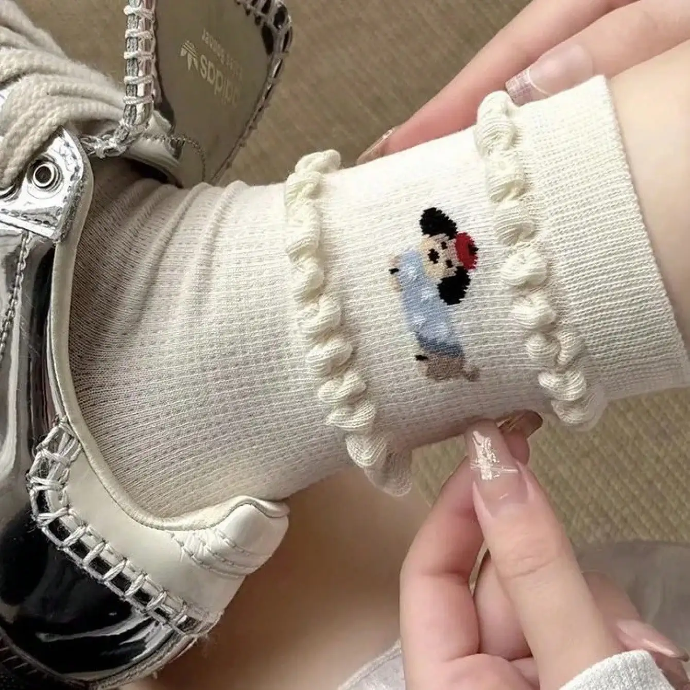 Calzini bianchi a pois da donna Primavera Estate Calzini a tubo medio a righe sottili e traspiranti Cartoon Dog Calzini da donna carini giapponesi Kawaii