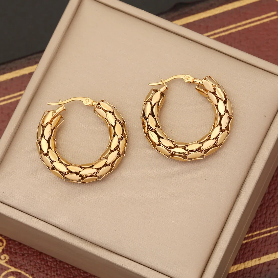 XINYI Edelstahl Gold Farbe Geometrische Metall Mesh Ohrringe Für Frauen Mädchen Neue Trend Hoop Ohr Schmuck Geschenk