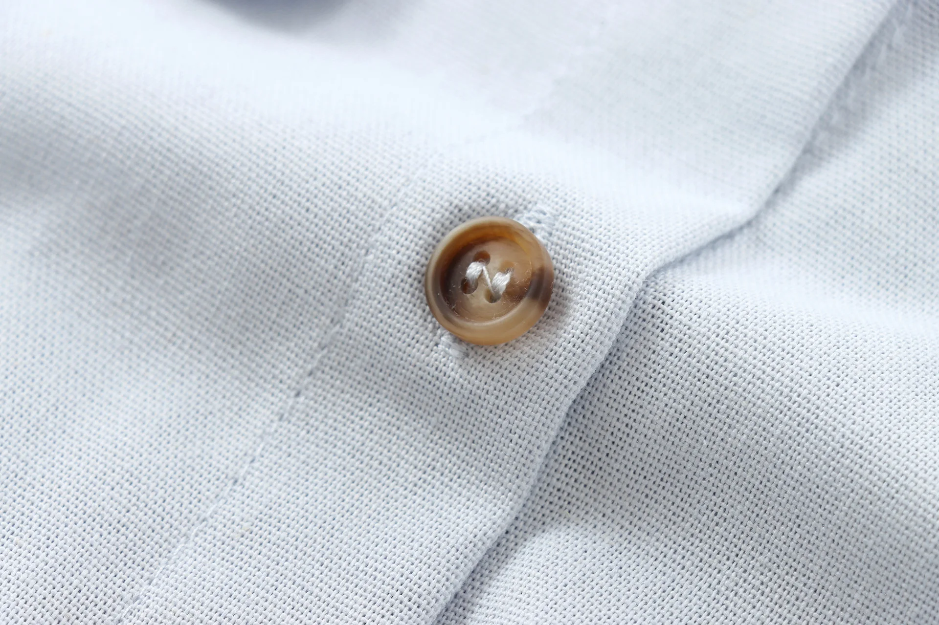 2025年秋新作 ライトブルー レディースジャンプスーツ 襟付きポケット ベルト飾り付き プレイスーツ カジュアル バケーション ショートロンパース