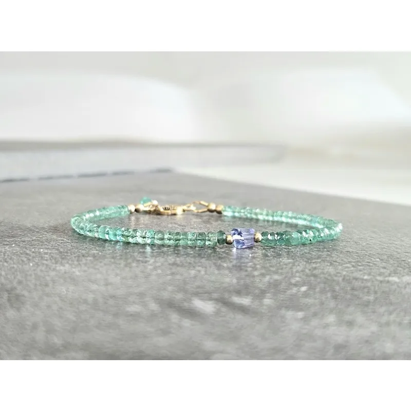 A sky blue apatite and Zambian emerald beaded bracelet