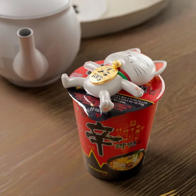 Dan da dan turbo vovó maneki neko estatueta de ação modelagem gato modelo personalizado brinquedo coleção pressionado macarrão instantâneo presente