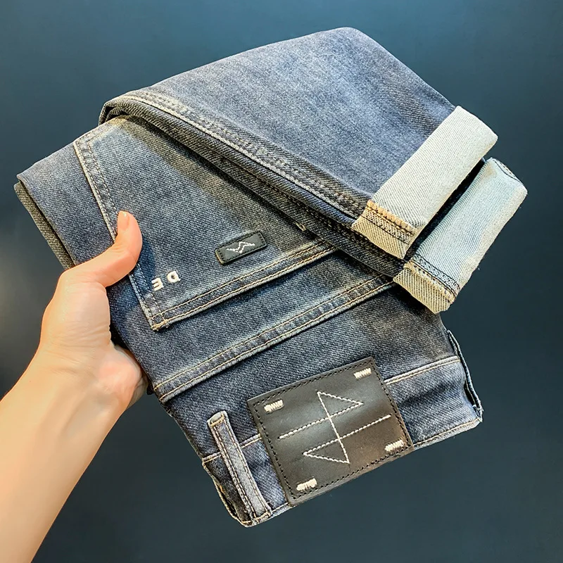 Jeans da uomo di fascia alta di lusso leggero autunno nuovo 2024 moda ricamata slim stretch comodi pantaloni skinny in denim