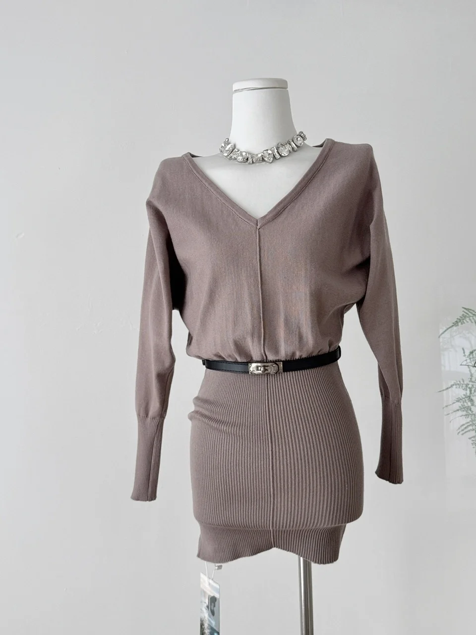 Ele V-Ne ort Dr für Damen mit kleinen Streifen, lang, sexy, figurbetonter Rock mit hoher Taille, modisches Herbst-2025, trendiges Outfit